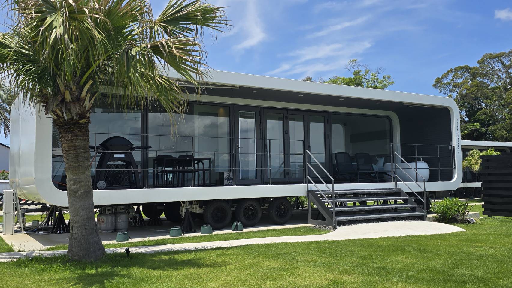 PR-1サウナトレーラー全体