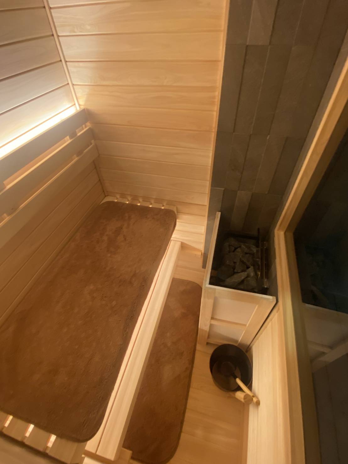 ロングトレーラー増設サウナ内装