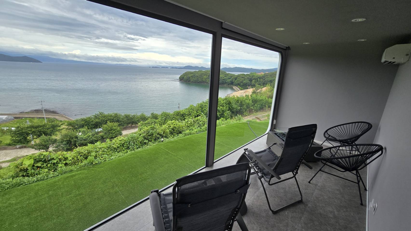 ムーンベイサウナ専用オーシャンビュー整い室