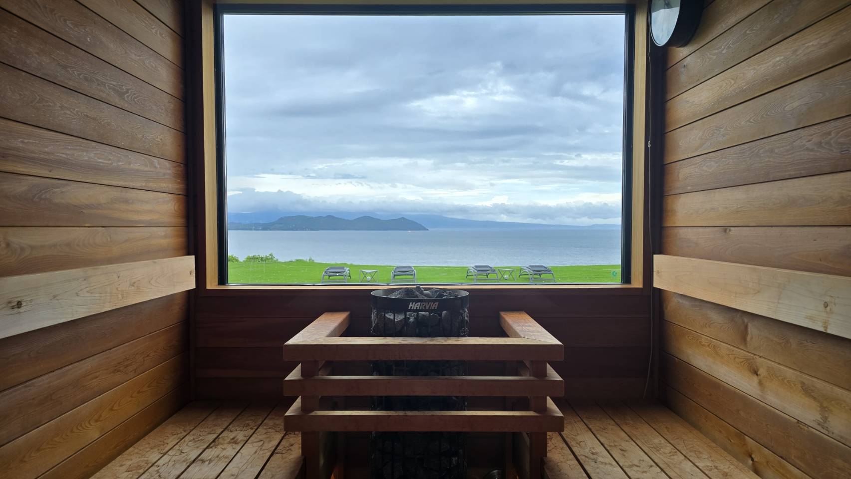 スターベイサウナ内部からの海の眺め